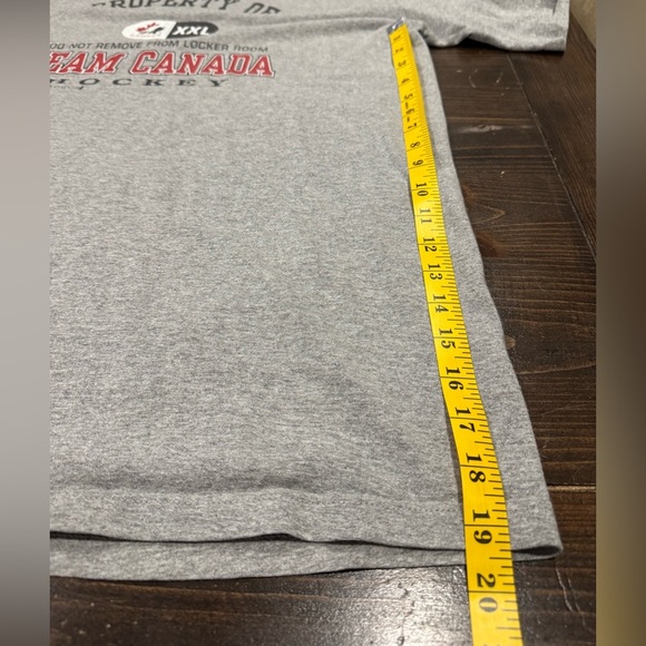 Vintage Team Canada Hockey Squad Locker T-Shirt - Picture 5 of 6